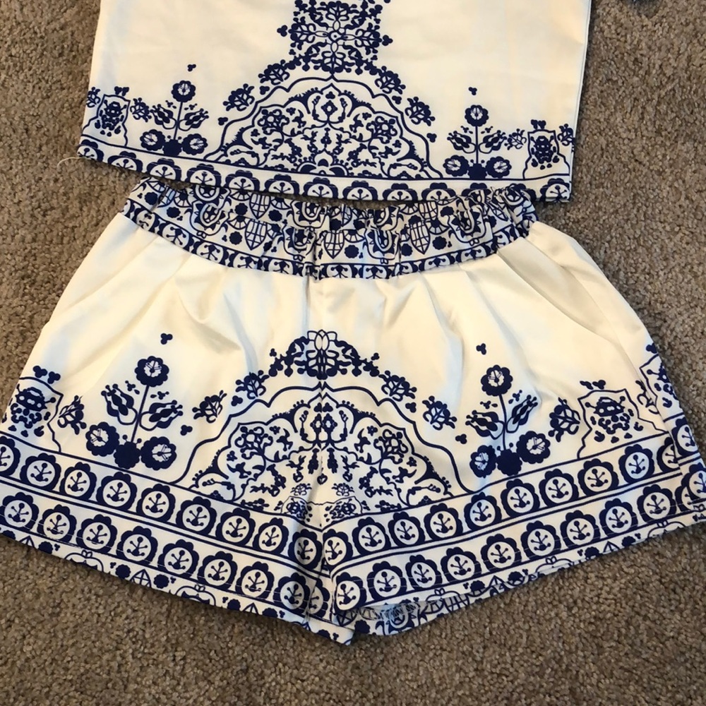 TOP AND SHORTS SET - Picture 3 of 4